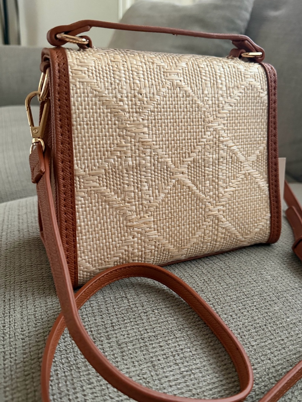ShopEvelynne Beige Straw Satchel with Tan Trim - Picture 5 of 7